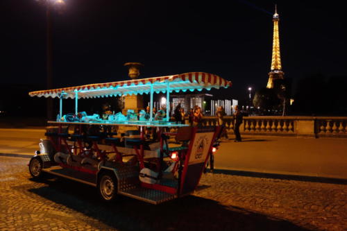 On vous emmène en balade nocturne pour profiter de Paris la nuit! Idéal pour voir la Tour Eiffel scintiller par exemple. Retour au garage avant minuit.